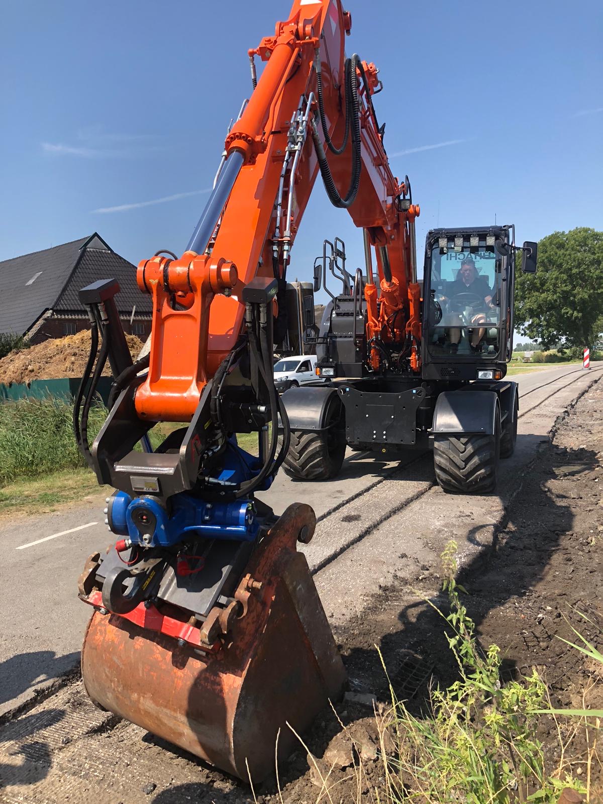 HITACHI ZX140W-6 afgeleverd aan Loonbedrijf K.J. van der Velde uit